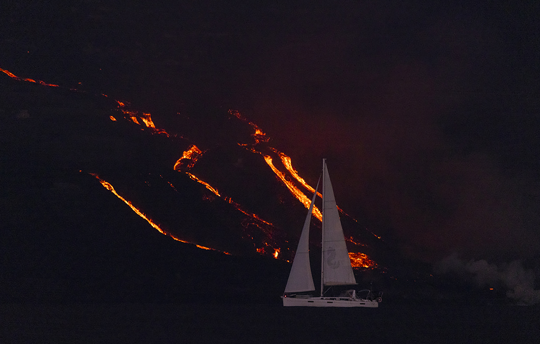Извержение вулкана Кумбре-Вьеха на острове Пальма