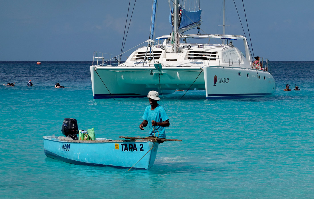 В Барбадосе планируют завершить смену статуса государства к 55-летней годовщине независимости от Британии. Королева Елизавета II перестанет быть главой государства. Барбадос превратится из конституционной монархии в республику.