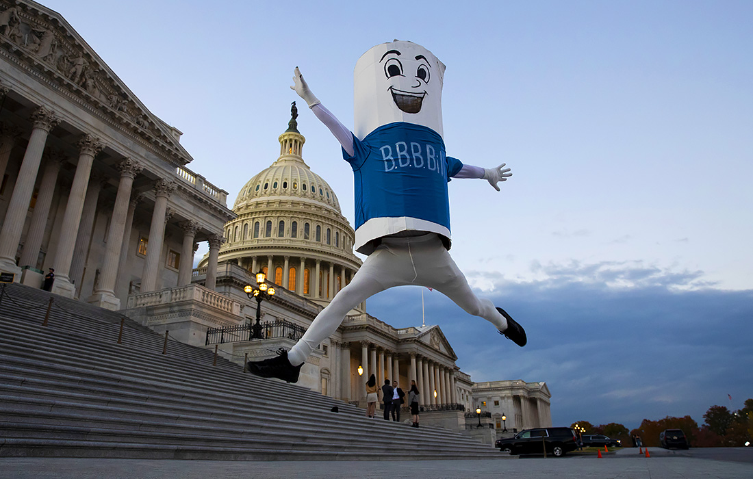 Белый дом принял закон о социальных расходах