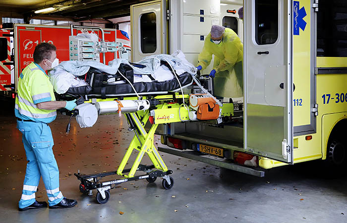 В Нидерландах COVID-пациентов стали отправлять в ФРГ из-за переполненных больниц