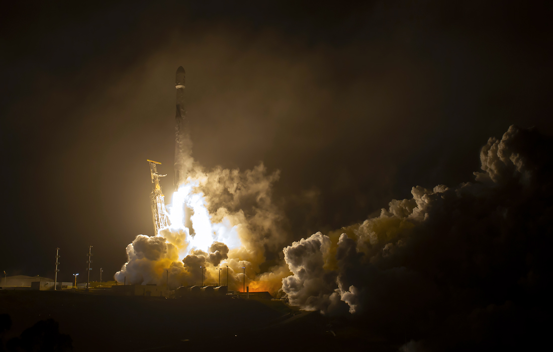 Соединенные Штаты запустили космический корабль DART для испытания технологии защиты Земли от столкновения с астероидами. Запуск был осуществлен с помощью тяжелой ракеты Falcon 9 компании SpaceX.