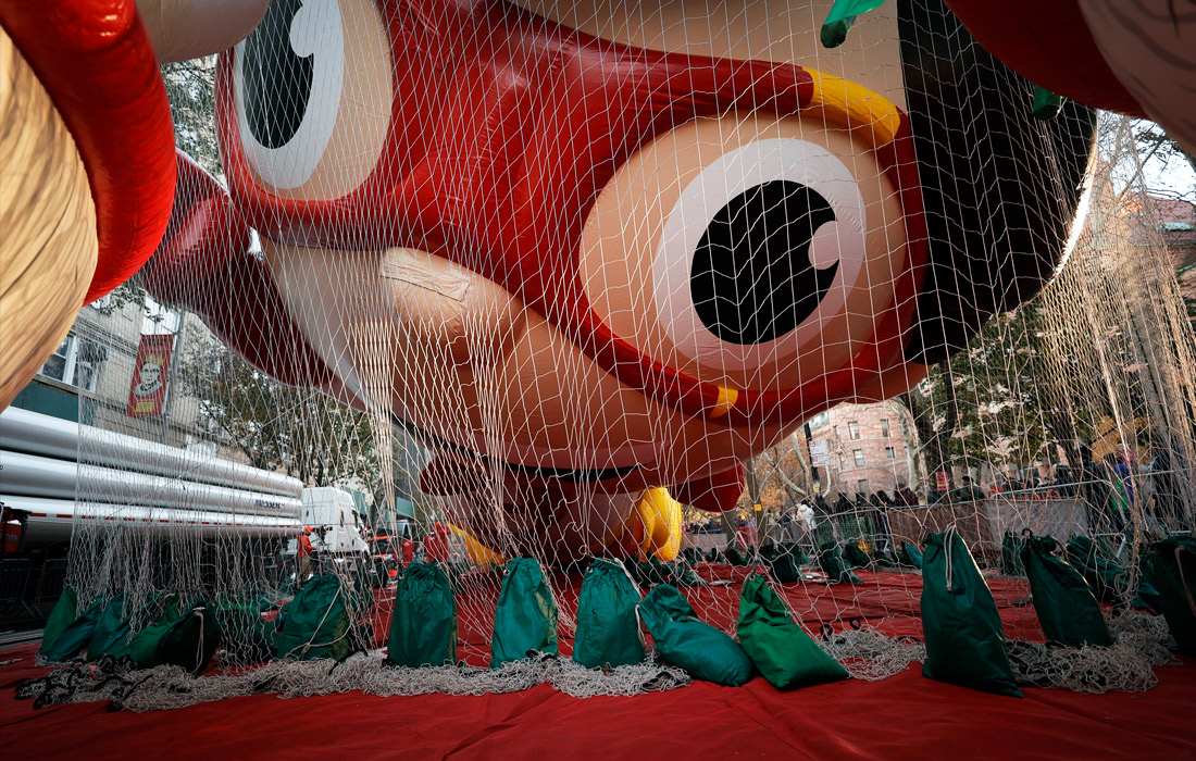 В Нью-Йорке состоялся традиционный парад гигантских надувных шаров Macy’s Thanksgiving Day Parade, приуроченный ко Дню благодарения