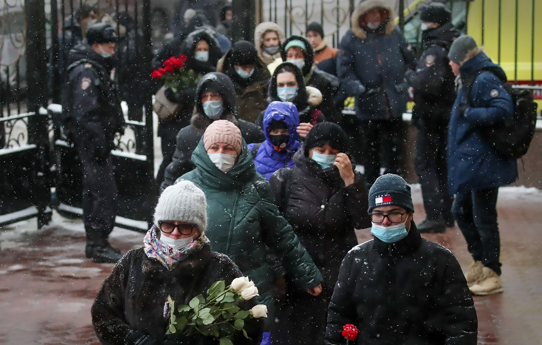 Очередь из желающих проститься с артистом