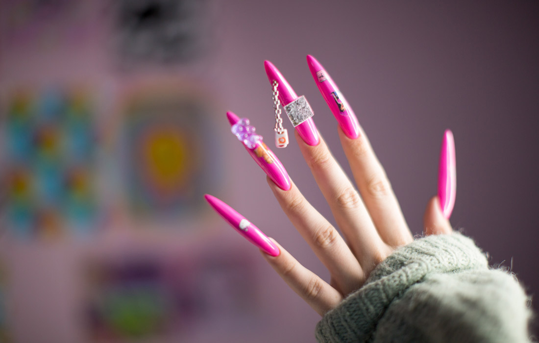 6 декабря. Жительницам Иркутска предлагают сделать маникюр с QR-кодом.