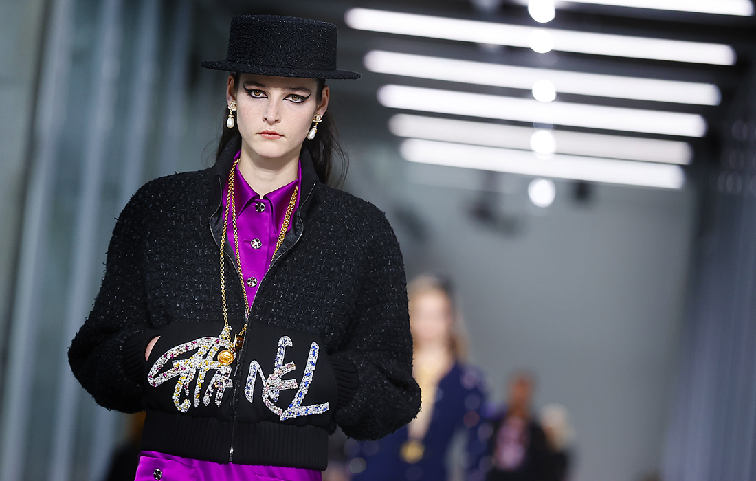 Показ коллекции Chanel Metiers D'Art в Париже