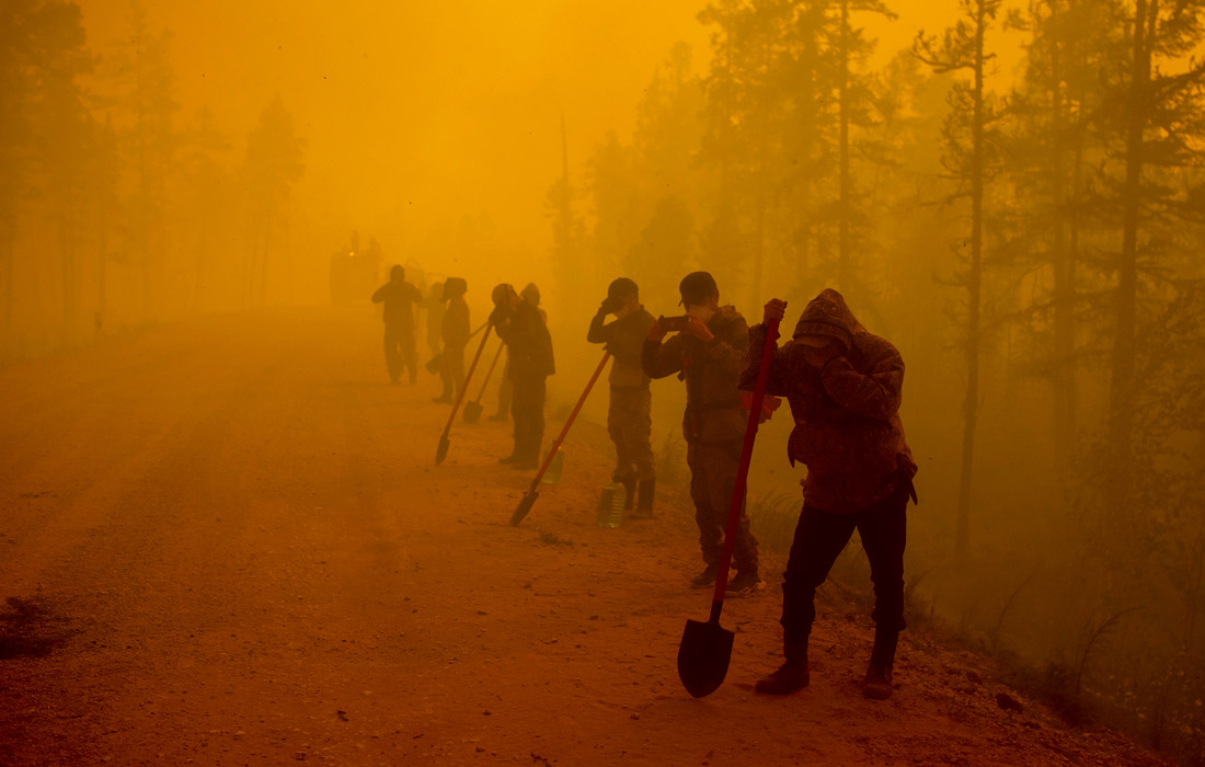 13 avgust kuni Yoqutiston hududida o‘rmon yong‘inlari sababli mintaqalararo favqulodda holat rejimi joriy etildi. Mavsum boshidan beri qayd etilgan barcha yong‘inlar maydoni so‘nggi o‘n yildagi rekord ko‘rsatkichdan oshib, qariyb 8,5 million gektarni tashkil qildi. Zarar miqdori 3,7 milliard rubldan oshdi.