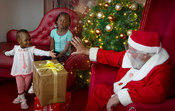 Санта-Клаусы готовятся к Рождеству