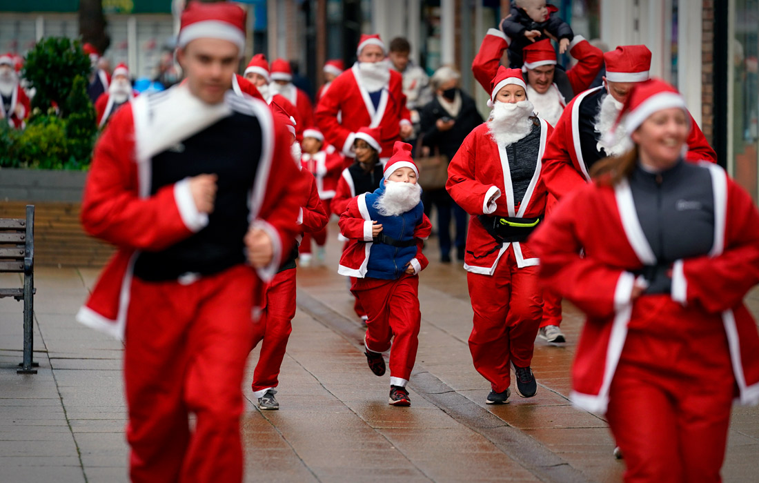 Забег Санта-Клаусов в Солихалле, Великобритания