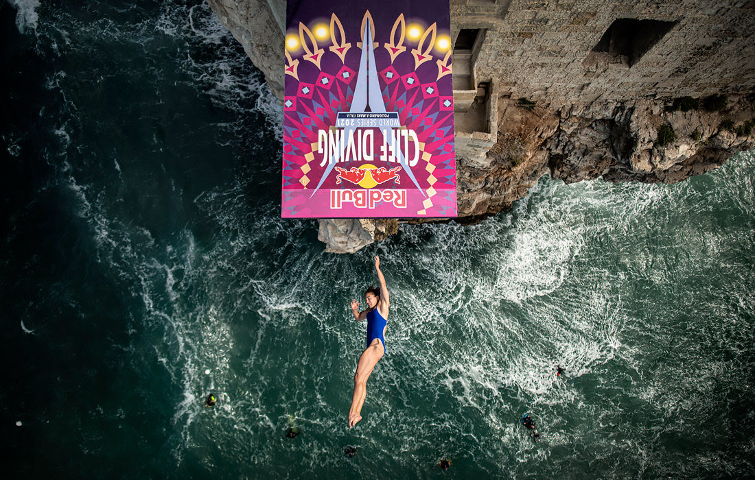 Соревнования по клифф-дайвингу Red Bull Cliff Diving в Полиньяно-а-Маре (Италия)