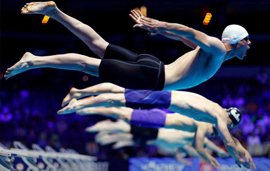 Американец Эрик Андерсон участвует в предварительном заплыве на дистанции 50 метров вольным стилем