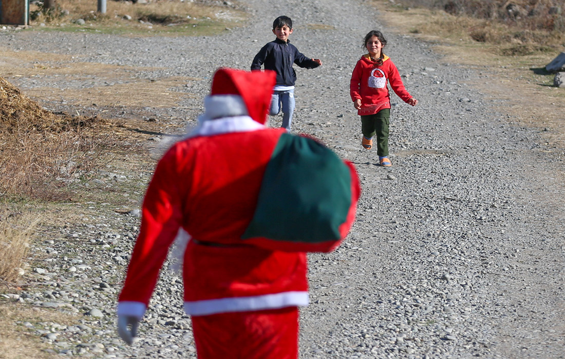 Санта-Клаус посещает деревни в Азербайджане