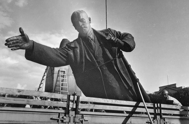 В Вильнюсе, Клайпеде и Таллинне демонтируются памятники Ленину