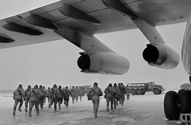 Б.Ельцин: раздела ВС не будет, международная общественность может быть спокойна