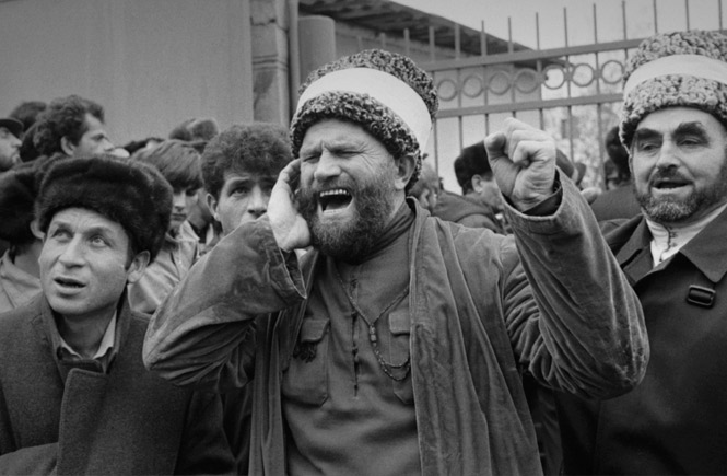 В Грозном продолжается митинг сторонников Дудаева