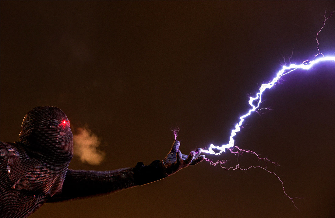 Каскадер во время выступления на "Тесла-шоу" в Москве