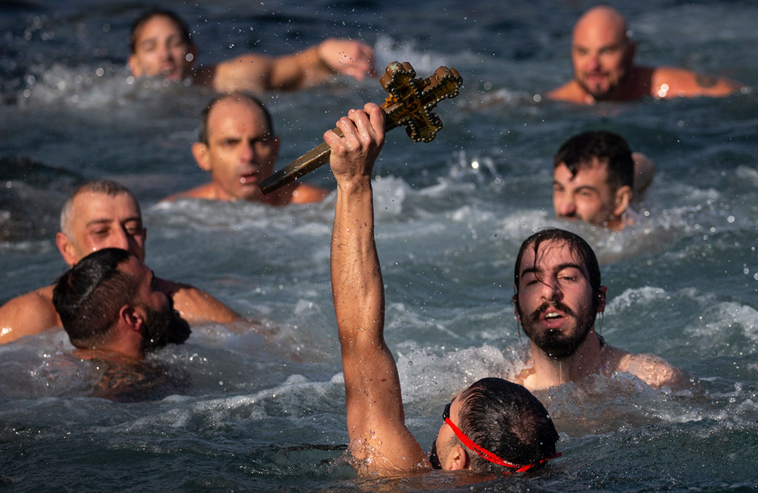 Православные христиане отмечают праздник Крещения Господня в Стамбуле