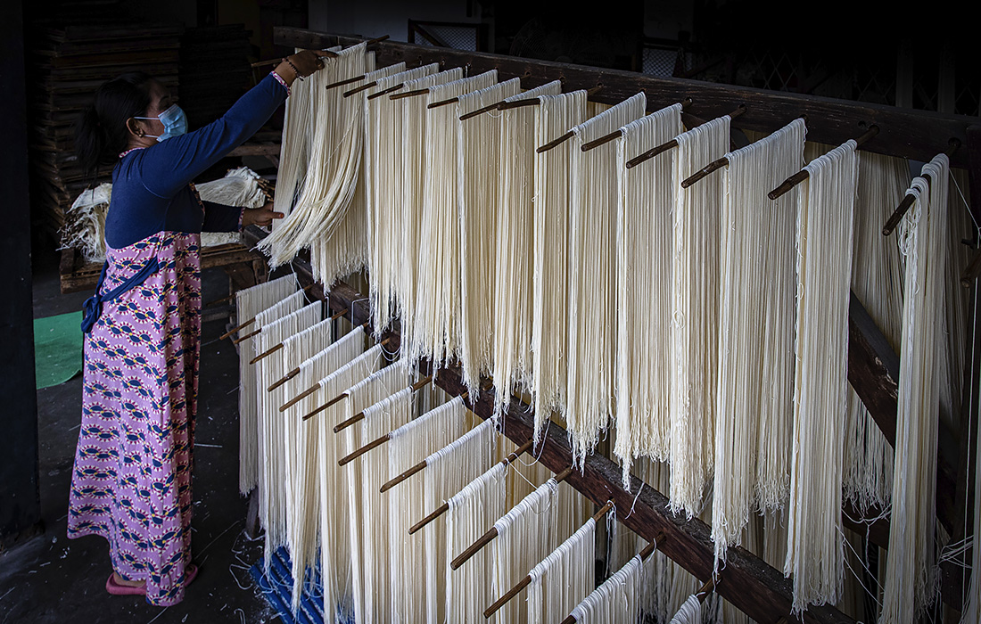 Индонезийские производители лапши готовятся к лунному Новому году