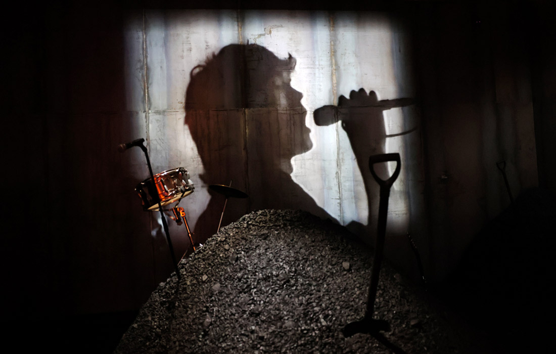 В Москве в центральном выставочном зале "Манеж" открылась масштабная выставка "Виктор Цой. Путь героя"