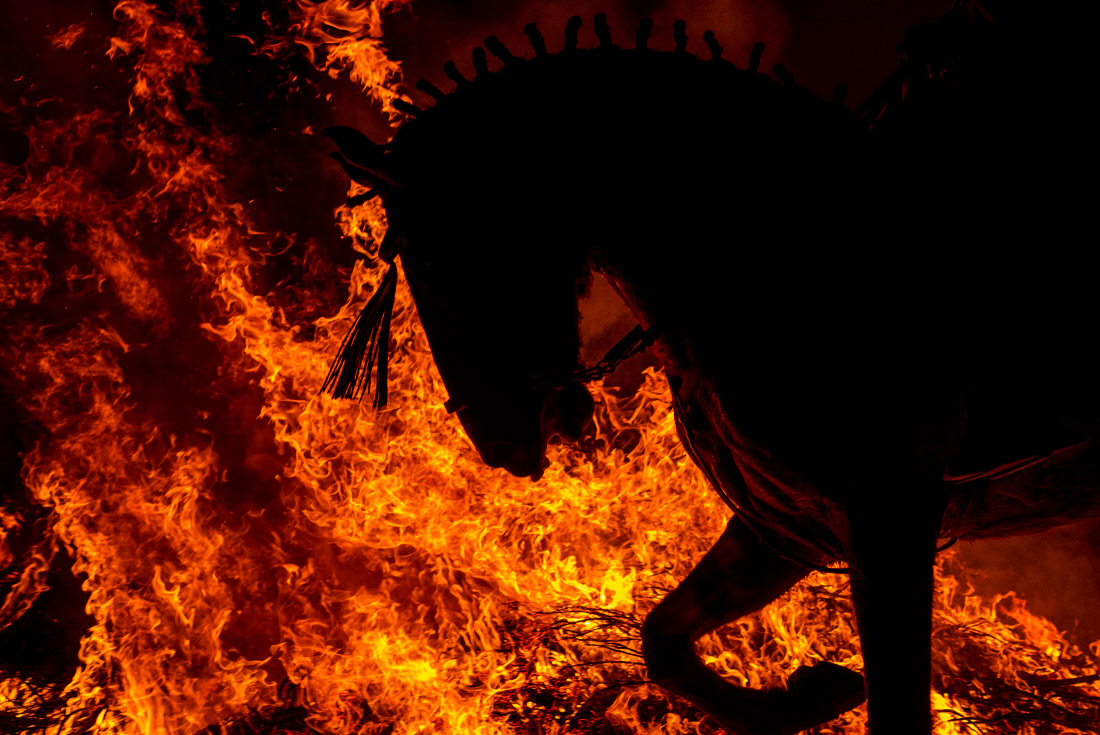 Ежегодный фестиваль Las Luminarias в испанской деревне Сан-Бартоломе