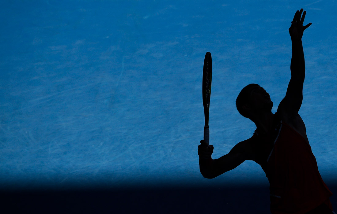 Силуэт теннисиста Карлоса Алькараса