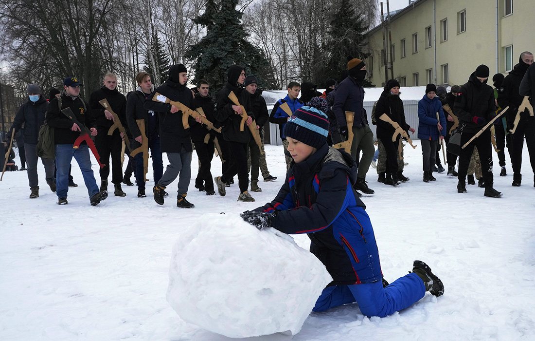 Военные учения по обороне среди гражданского населения проходят в Киеве