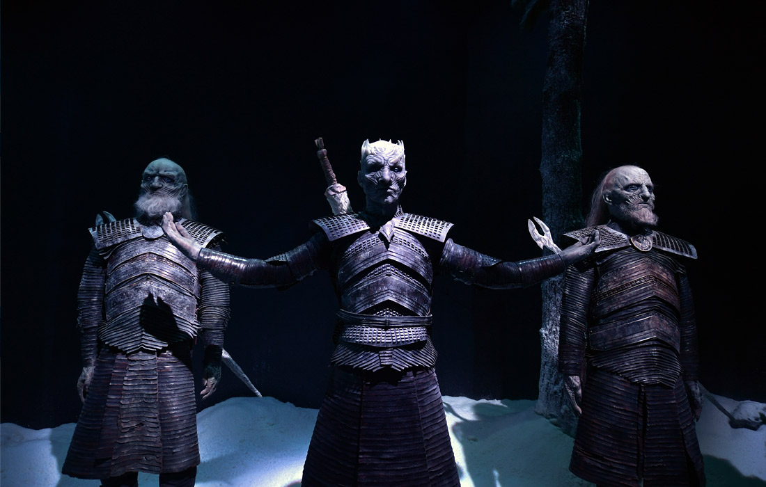 В павильоне студии Linen Mill в Банбридже (Северная Ирландия) открывается выставка для поклонников “Игры престолов”. На выставке будут представлены декорации, реквизит и костюмы актеров, которые использовались при создании сериала.