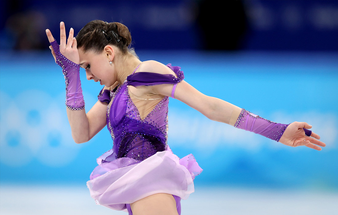 Камила Валиева показала лучший результат в короткой программе в женском одиночном катании. За свой прокат она получила 90,18 балла и принесла в копилку российской команды 10 очков.