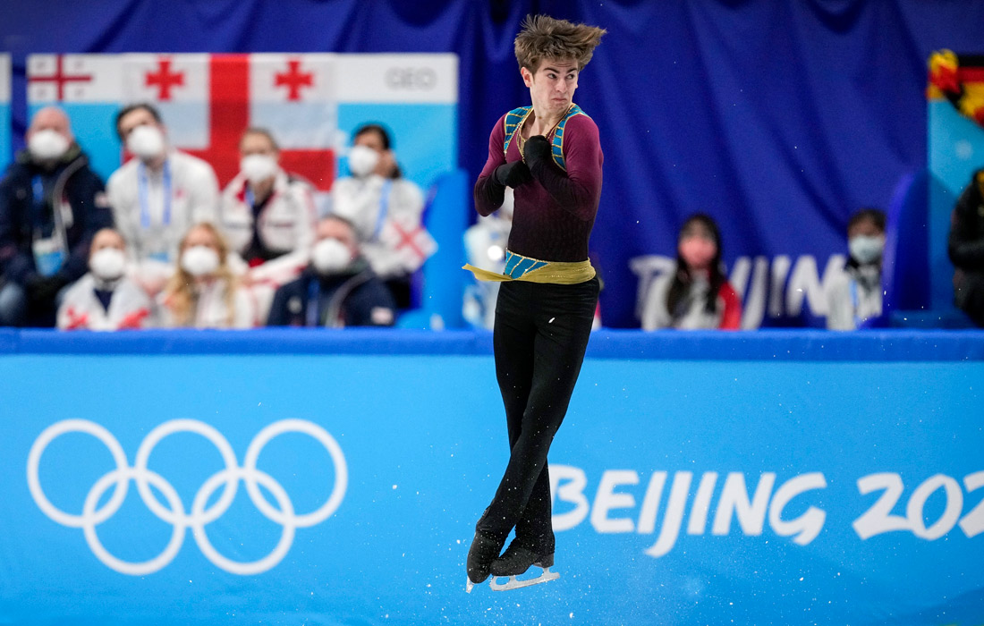 В короткой программе среди мужчин Марк Кондратюк занял третье место, получив от судей за своей прокат 95,81 балла (8 очков в зачет команды)
