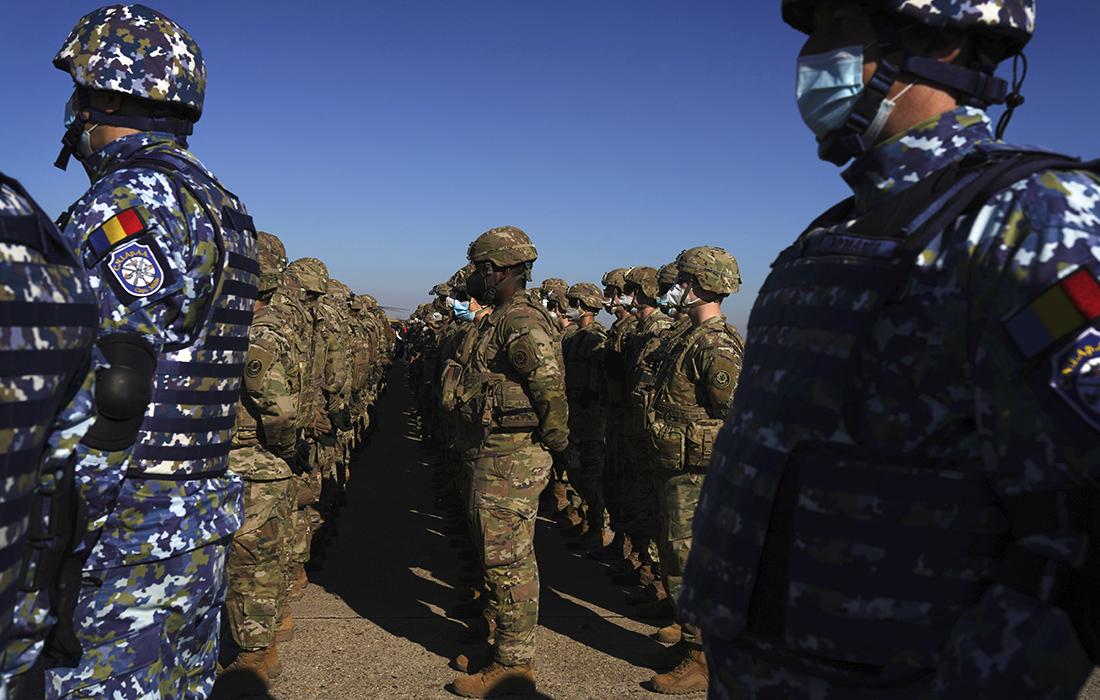 Американские военнослужащие на авиабазе "Михаил Когэлничану" в Румынии