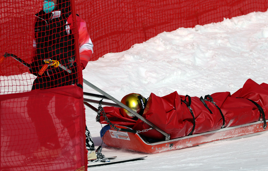 Эвакуация швейцарского горнолыжника Янника Шабло