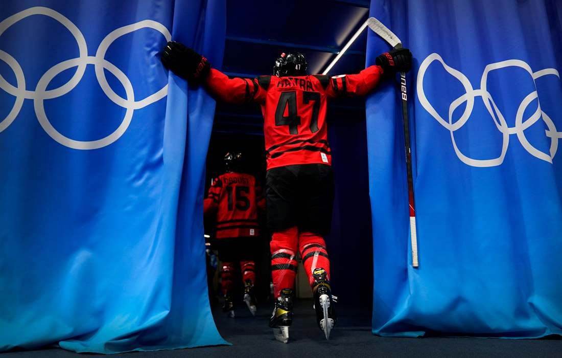 Канадские хоккеистки перед матчем против сборной США