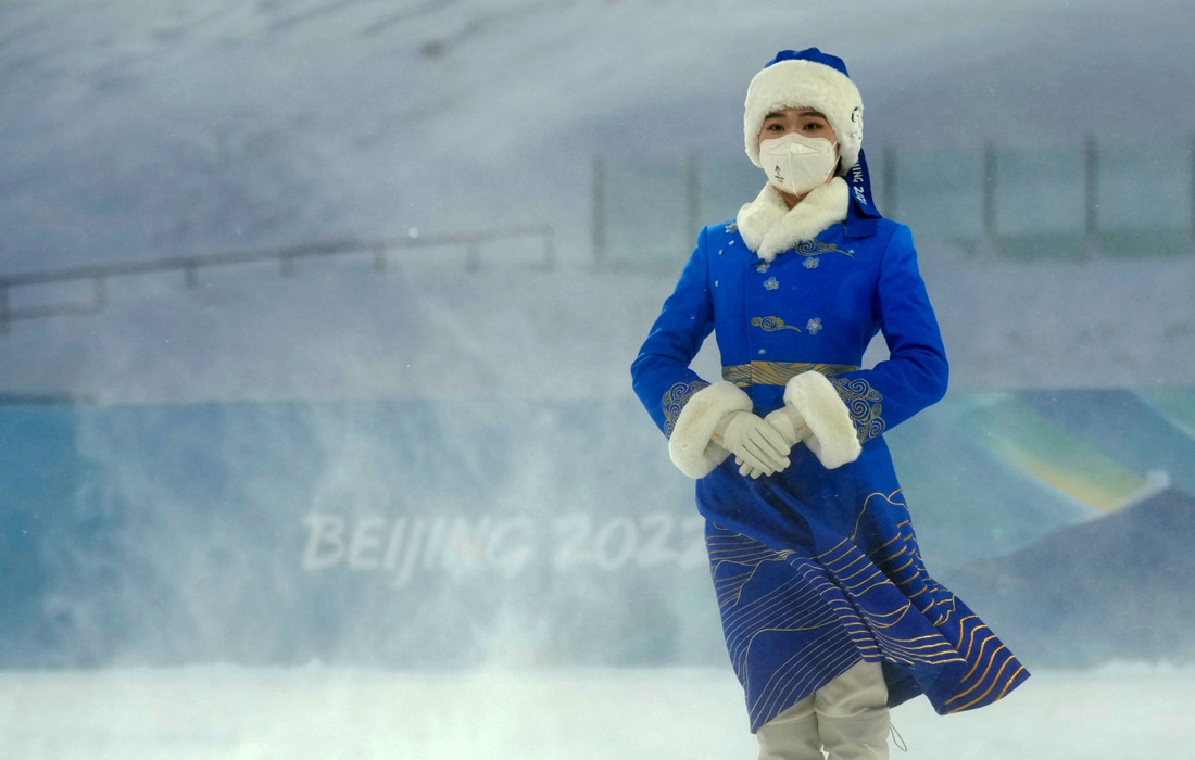 Во время женского масс-старта на соревнованиях по биатлону