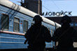Επιβατικά τρένα αποστέλλονται για να απομακρύνουν τους πολίτες από τον σταθμό της πόλης του Ιλοβάισκ