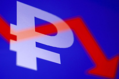 Рубль закрыл торги в минусе к доллару и евро, но отыграл большую часть дневных потерь