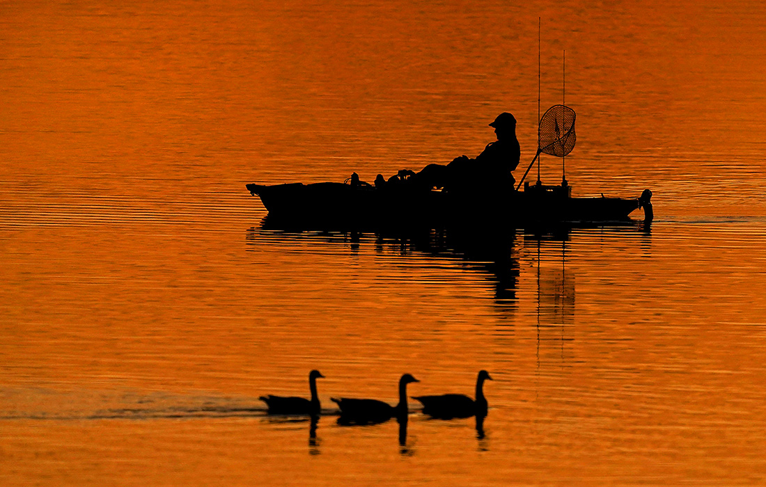 Прогулка по озеру в американском Канзас-Сити