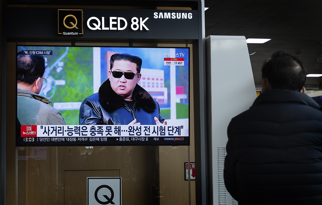 Трансляция новостей о запуске КНДР межконтинентальной баллистической ракеты в сторону Японского моря