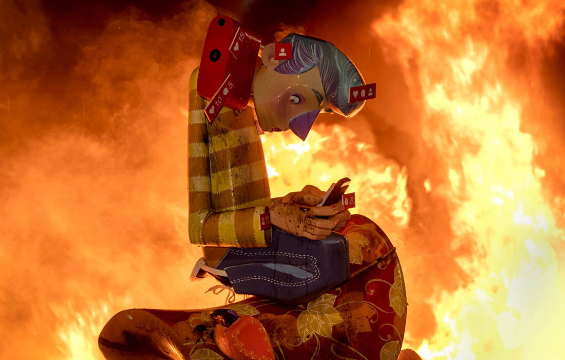 Фестиваль огня "Лас Фальяс" в Валенсии