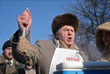 Владимир Жириновский раздает кашу из полевой кухни в День защитника Отечества. Февраль 2010 года.