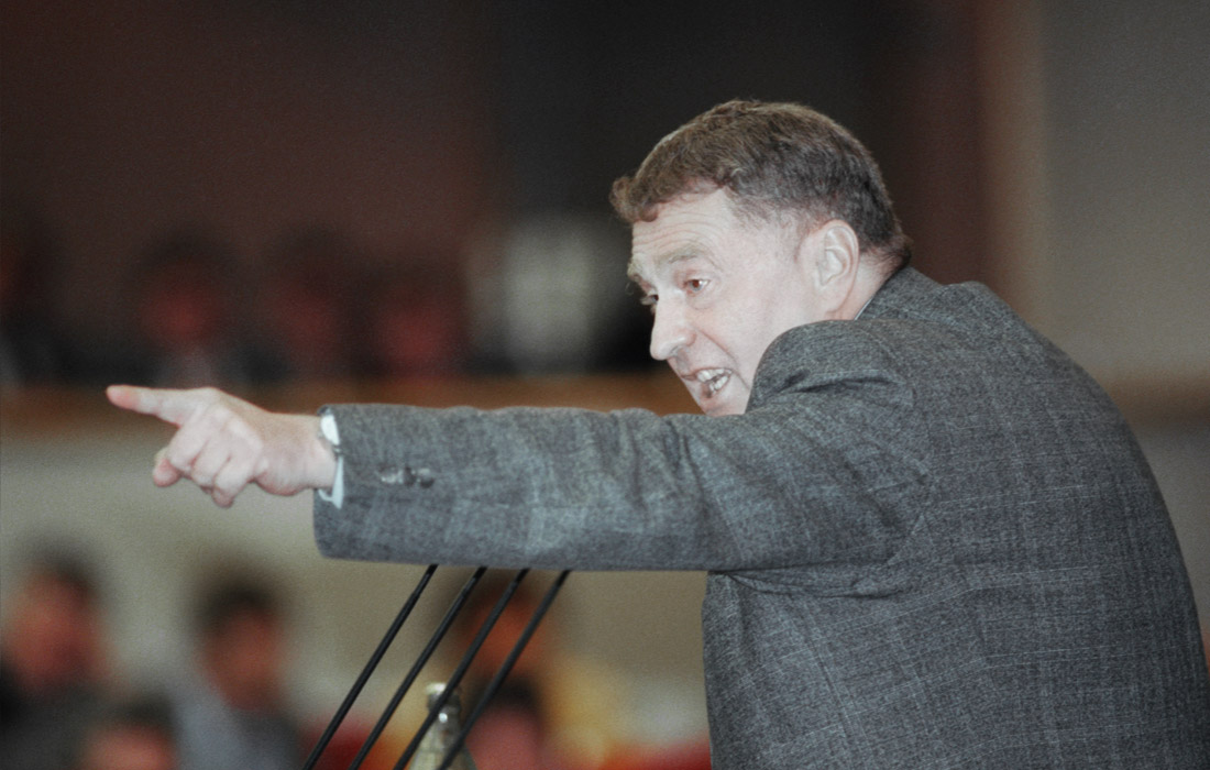 Лидер партии ЛДПР во время выступления в Государственной думе. Август 1998 года.