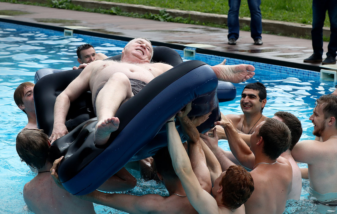 Владимир Жириновский во время подготовки ко Дню физкультурника на загородной базе ЛДПР. Август 2017 года.