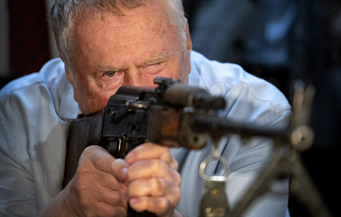 Владимир Жириновский во время посещения отделения ДОСААФ в Москве. Август 2021 года.