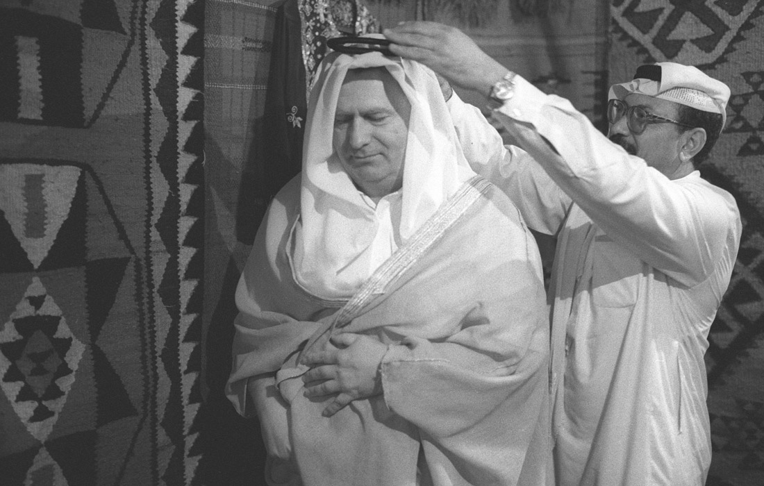 Жириновский беседует со СМИ в Багдаде, Ирак. Октябрь 1995 года.