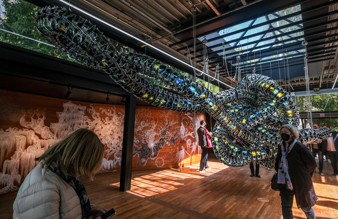 биеннале зеркальные нейроны. открытие биеннале. биеннале тюмень. открытие биеннале. венецианское биеннале 2023.