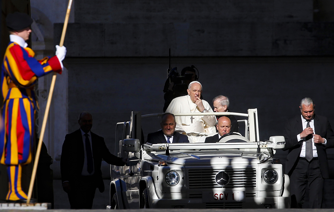 Папа Франциск во время своей еженедельной общей аудиенции на площади Святого Петра, Ватикан