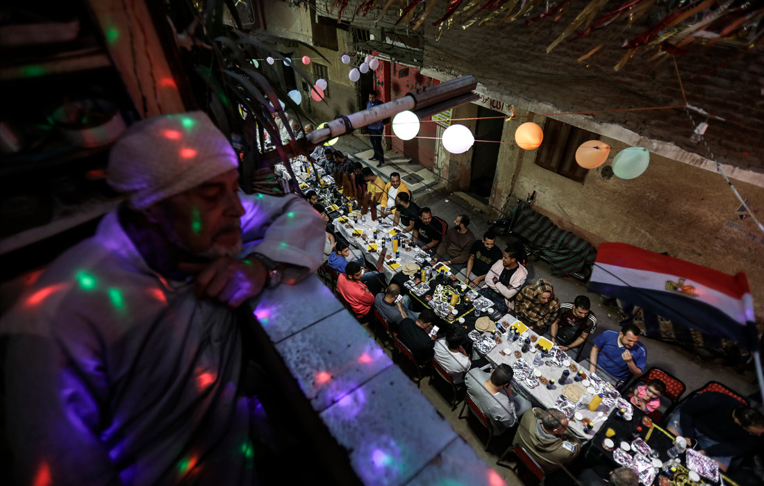 Вечерний прием пищи в Каире, Египет