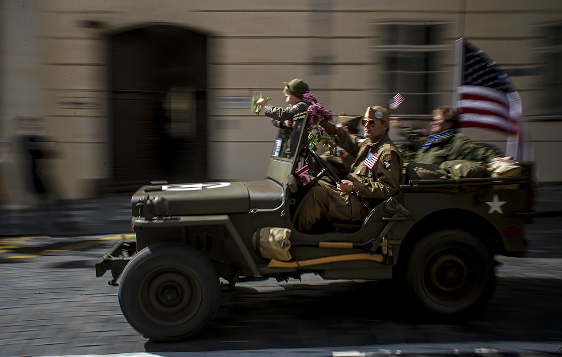 Автопробег Convoy of Liberty в Праге в честь 77-й годовщины освобождения Чехословакии от оккупационных войск