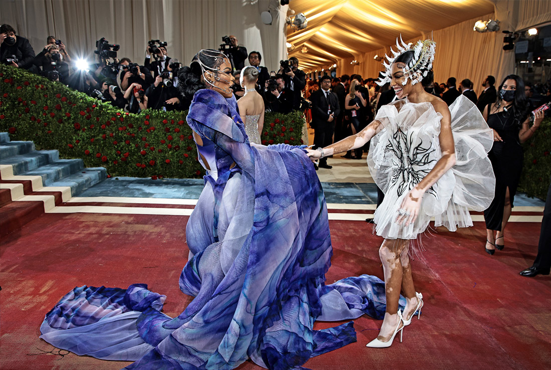 Певица Тейяна Тейлор и модель Винни Харлоу