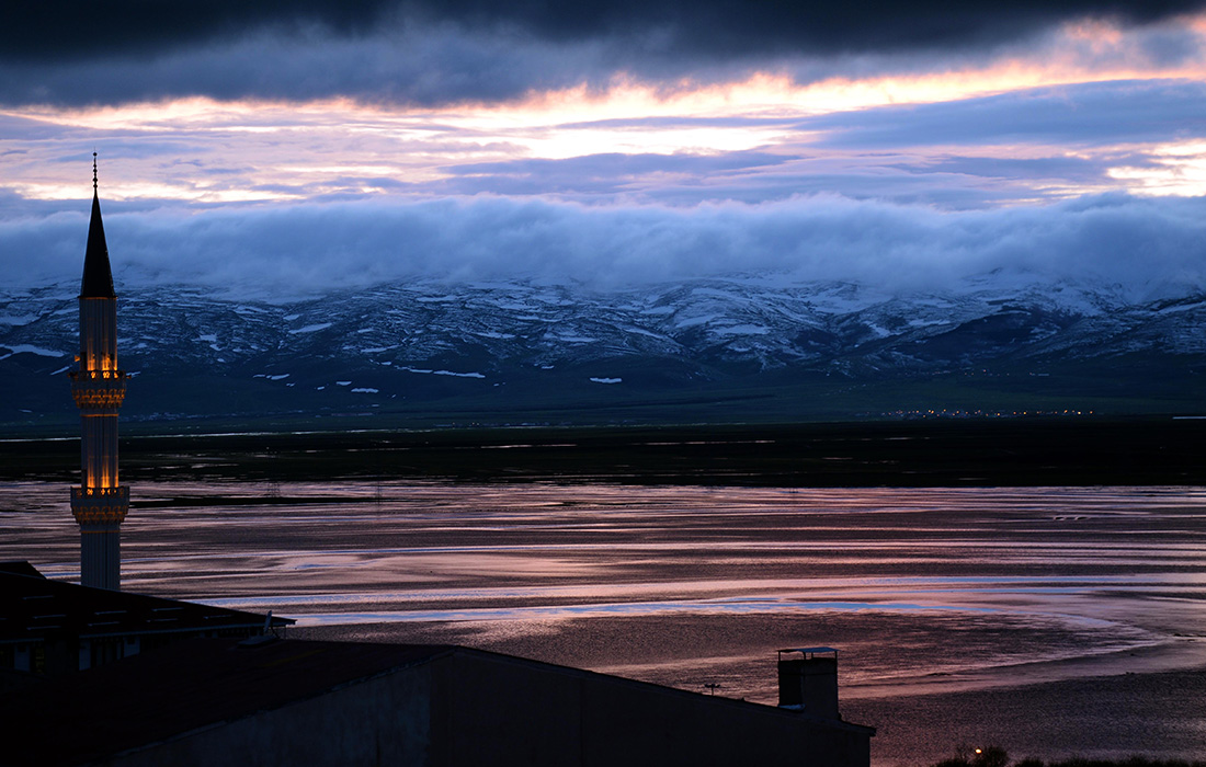 Закат в турецком городе Ардахан
