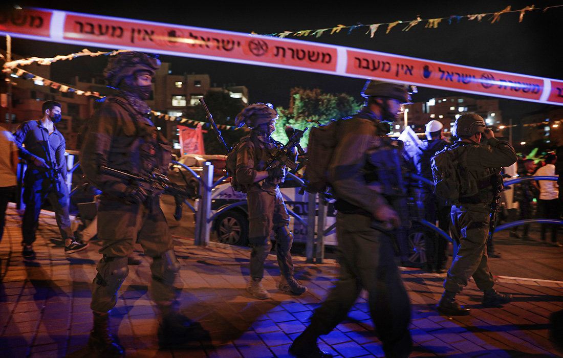 Полиция Израиля после нападения, совершенного палестинцем в Эладе