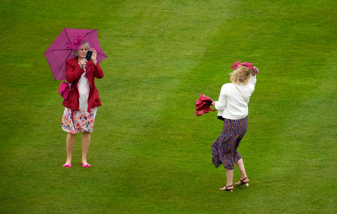 В саду Букингемского дворца состоялся первый после начала пандемии Королевский летний прием